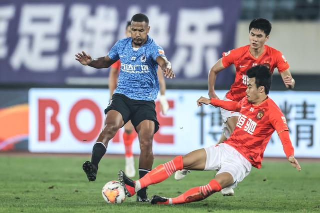 直播吧：武磊、蒋光太将入选国足，王钰栋、李昊、杨希也随队集训
